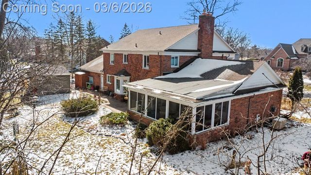 9667 Burning Tree Drive, Grand Blanc, MI 48439