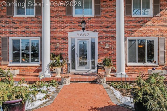 9667 Burning Tree Drive, Grand Blanc, MI 48439