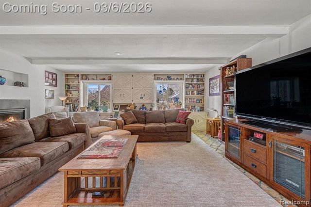 9667 Burning Tree Drive, Grand Blanc, MI 48439