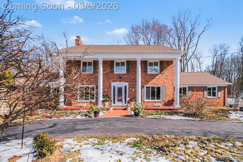 9667 Burning Tree Drive, Grand Blanc, MI 48439