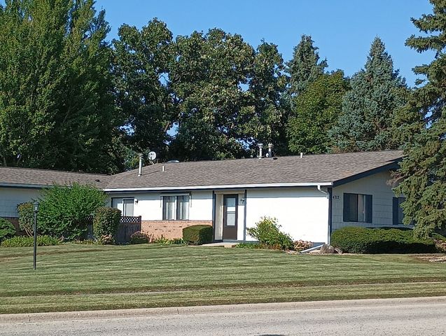 4712 W Oakwood Drive 4, Mchenry, IL 60050