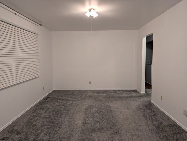 4712 W Oakwood Drive 4, Mchenry, IL 60050