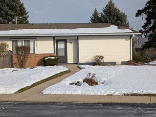 4712 W Oakwood Drive 4, Mchenry, IL 60050