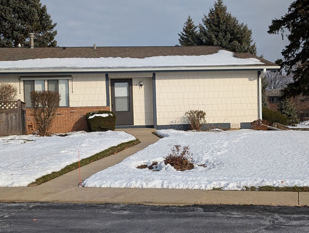 4712 W Oakwood Drive 4, Mchenry, IL 60050