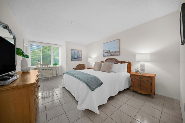 843 BAYPORT WAY 843, Longboat Key, FL 34228