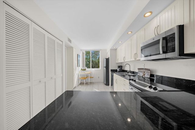 843 BAYPORT WAY 843, Longboat Key, FL 34228