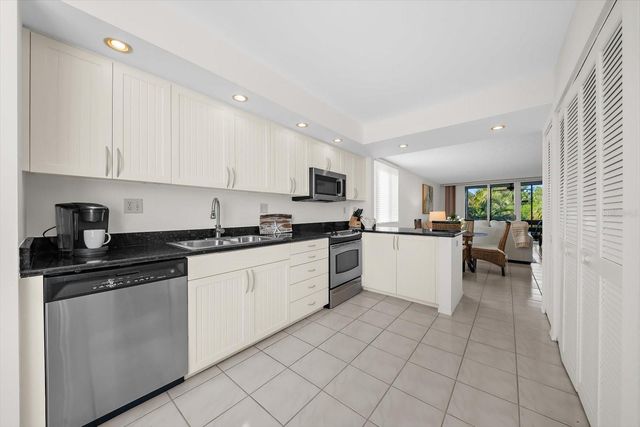 843 BAYPORT WAY 843, Longboat Key, FL 34228