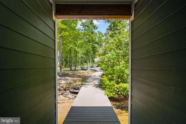 120 FAIRVIEW DR, Mineral, VA 23117