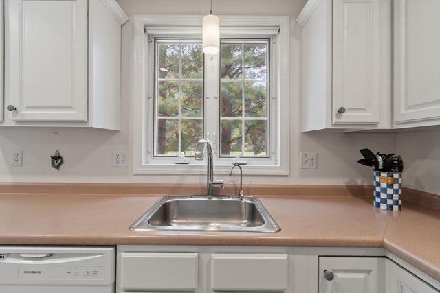 41 Fairway Dr 41, Tewksbury, MA 01876