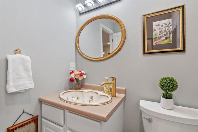 41 Fairway Dr 41, Tewksbury, MA 01876