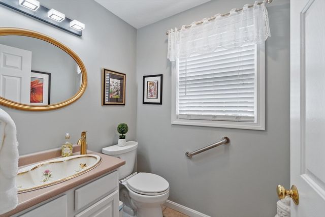41 Fairway Dr 41, Tewksbury, MA 01876