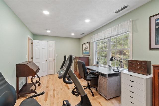 41 Fairway Dr 41, Tewksbury, MA 01876