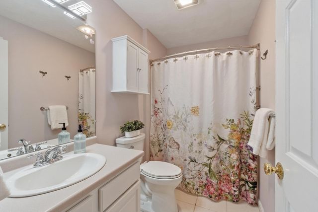 41 Fairway Dr 41, Tewksbury, MA 01876