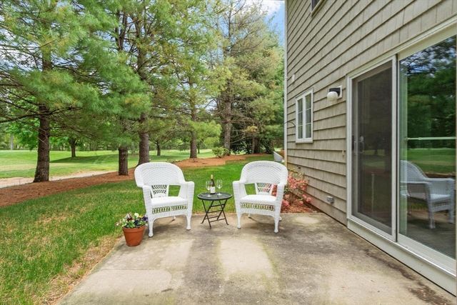 41 Fairway Dr 41, Tewksbury, MA 01876