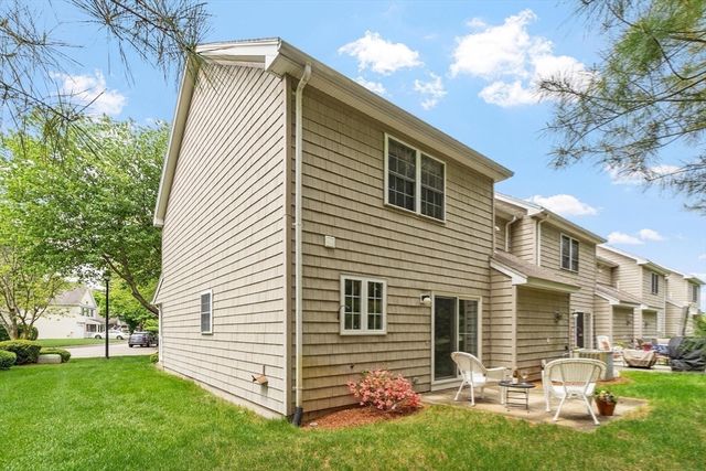 41 Fairway Dr 41, Tewksbury, MA 01876