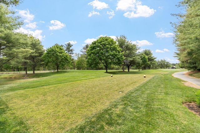 41 Fairway Dr 41, Tewksbury, MA 01876