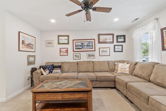41 Fairway Dr 41, Tewksbury, MA 01876