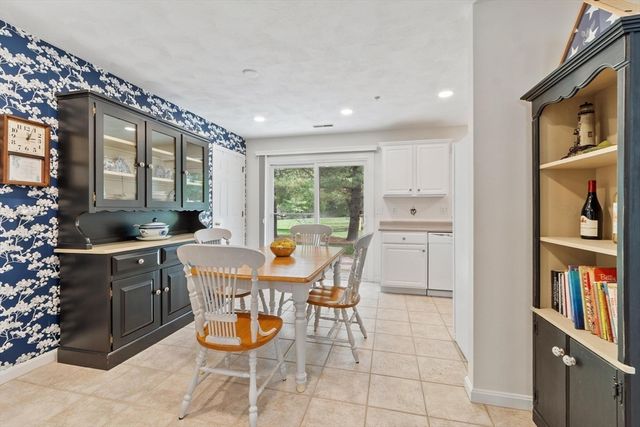 41 Fairway Dr 41, Tewksbury, MA 01876