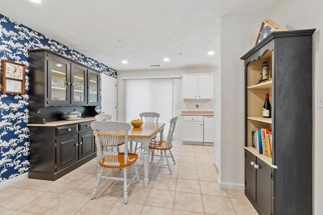 41 Fairway Dr 41, Tewksbury, MA 01876