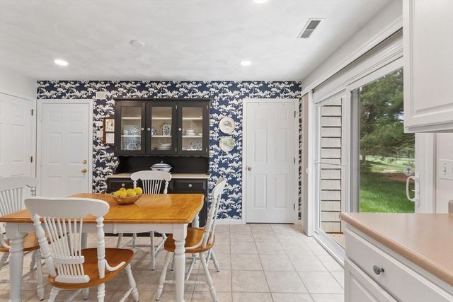 41 Fairway Dr 41, Tewksbury, MA 01876
