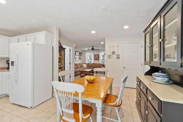 41 Fairway Dr 41, Tewksbury, MA 01876