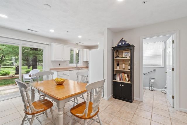 41 Fairway Dr 41, Tewksbury, MA 01876