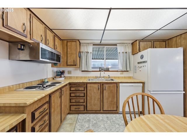 2376 KINGFISHER Ln, Kelso, WA 98626