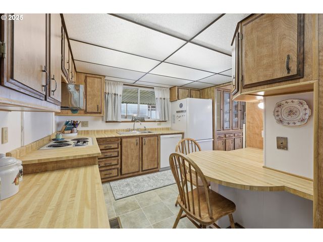 2376 KINGFISHER Ln, Kelso, WA 98626