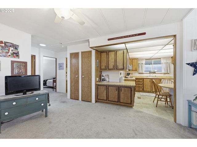 2376 KINGFISHER Ln, Kelso, WA 98626