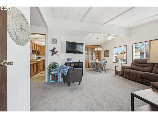 2376 KINGFISHER Ln, Kelso, WA 98626