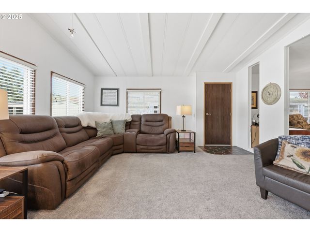 2376 KINGFISHER Ln, Kelso, WA 98626