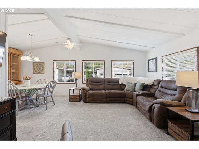 2376 KINGFISHER Ln, Kelso, WA 98626