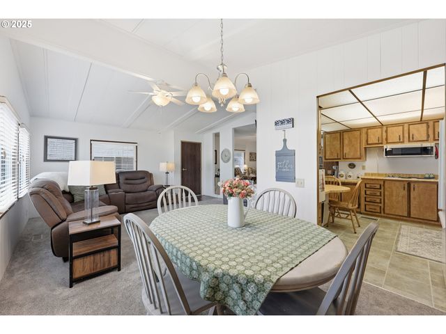 2376 KINGFISHER Ln, Kelso, WA 98626