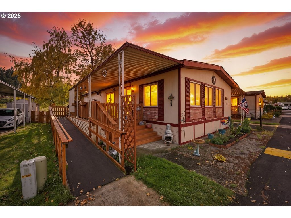 2376 KINGFISHER Ln, Kelso, WA 98626