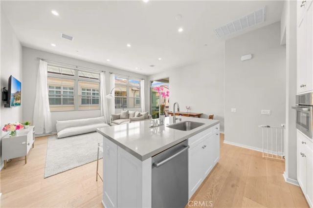 144 Sunnyside, Irvine, CA 92618