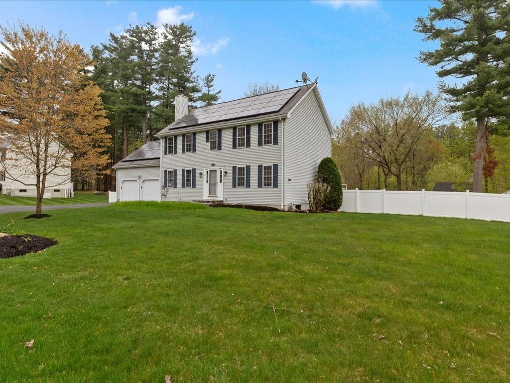 85 Pine St, Franklin, MA 02038