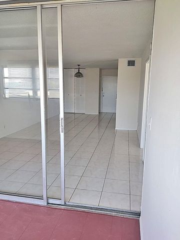 2017 NW 46th Ave 409A, Lauderhill, FL 33313