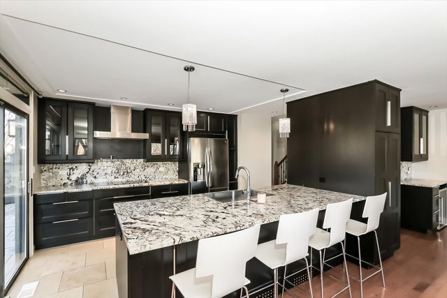 328 Shoreline Road, Lake Barrington, IL 60010