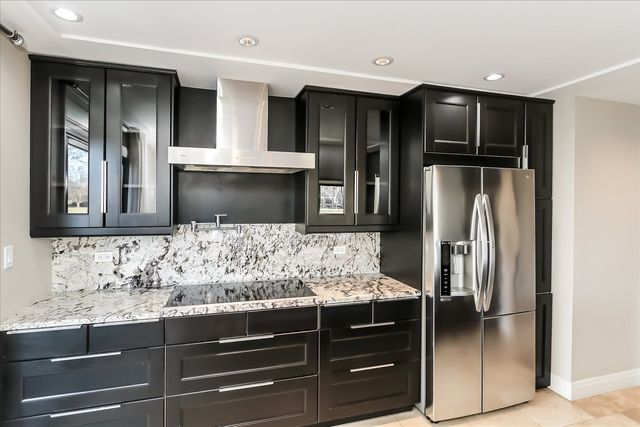 328 Shoreline Road, Lake Barrington, IL 60010