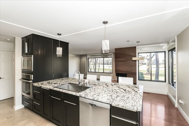 328 Shoreline Road, Lake Barrington, IL 60010