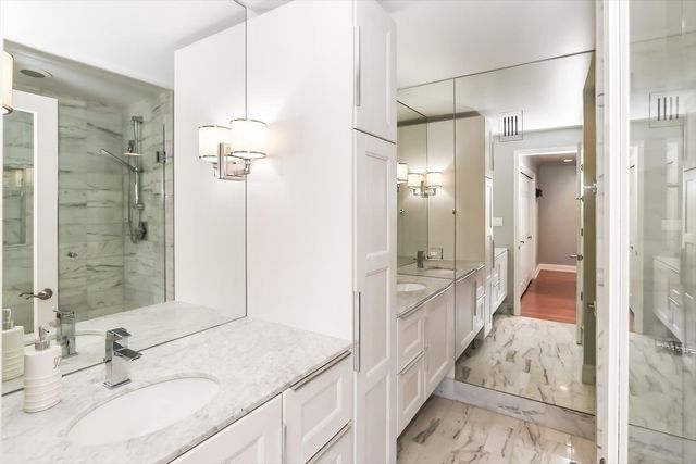 328 Shoreline Road, Lake Barrington, IL 60010