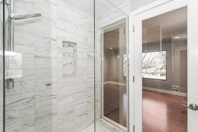 328 Shoreline Road, Lake Barrington, IL 60010