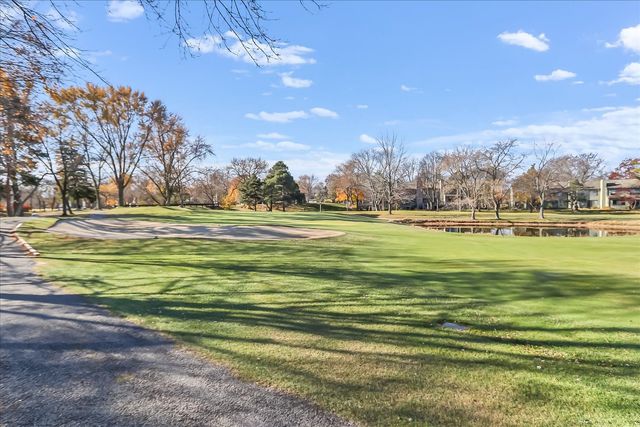 328 Shoreline Road, Lake Barrington, IL 60010