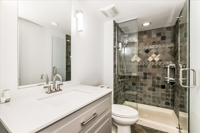 328 Shoreline Road, Lake Barrington, IL 60010