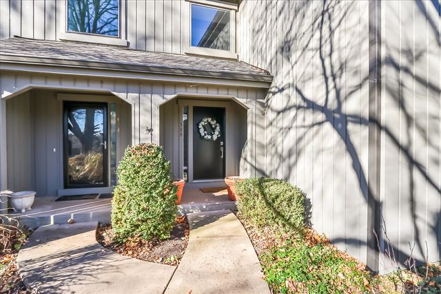 328 Shoreline Road, Lake Barrington, IL 60010