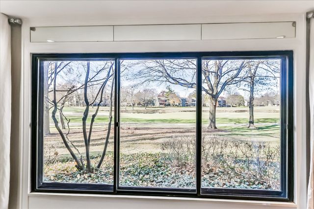 328 Shoreline Road, Lake Barrington, IL 60010