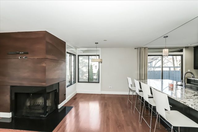 328 Shoreline Road, Lake Barrington, IL 60010