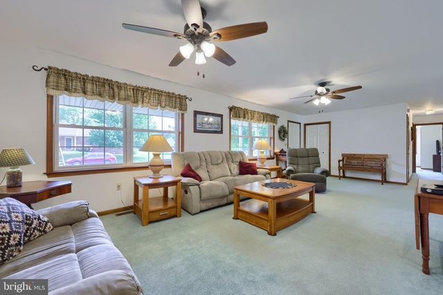 225 COUNTRY DR, Denver, PA 17517