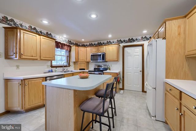 225 COUNTRY DR, Denver, PA 17517
