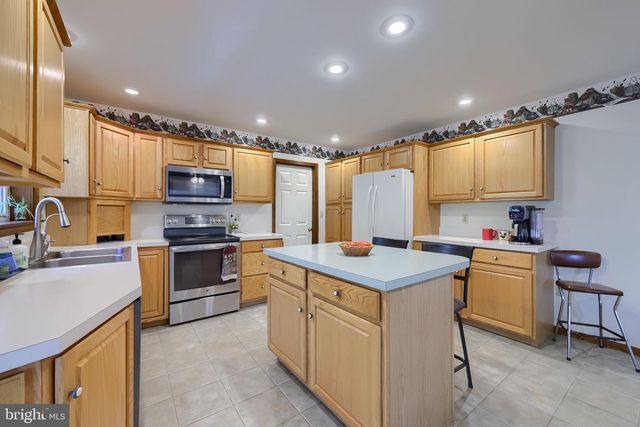 225 COUNTRY DR, Denver, PA 17517